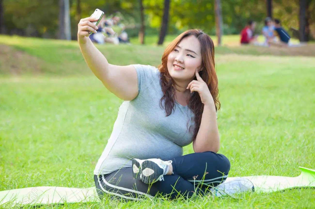 pretty-fat-female-takes-travel-selfie-at-the-park