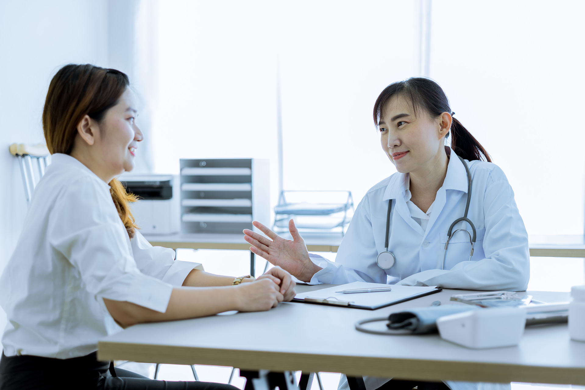 female-doctor-consulting-patient-asian-people
